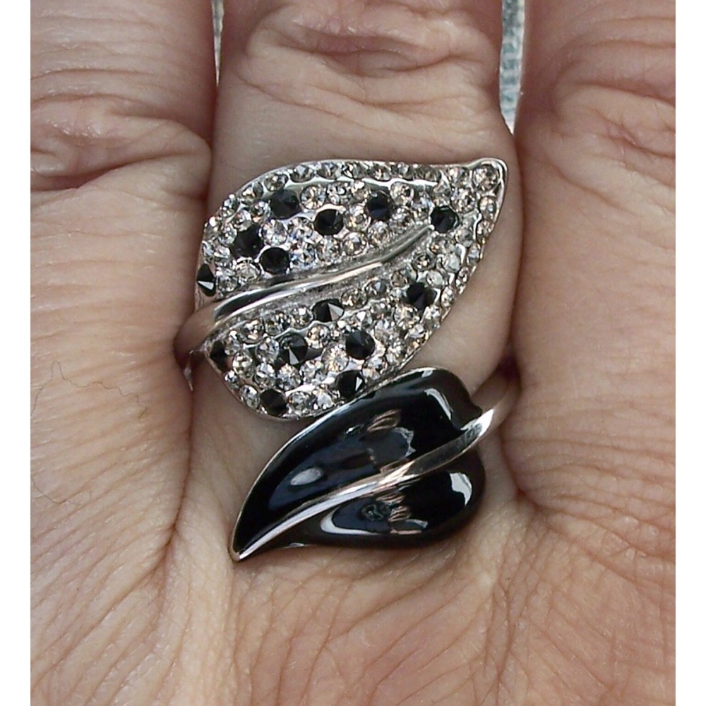 STAINLESS STEEL Black & Clear Crystals Leaf Ring - Picture 12 of 15